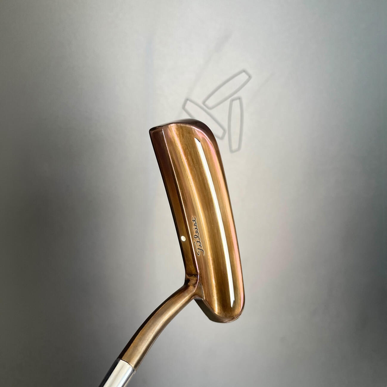 2001 Studio Design 2 • Glossy gold