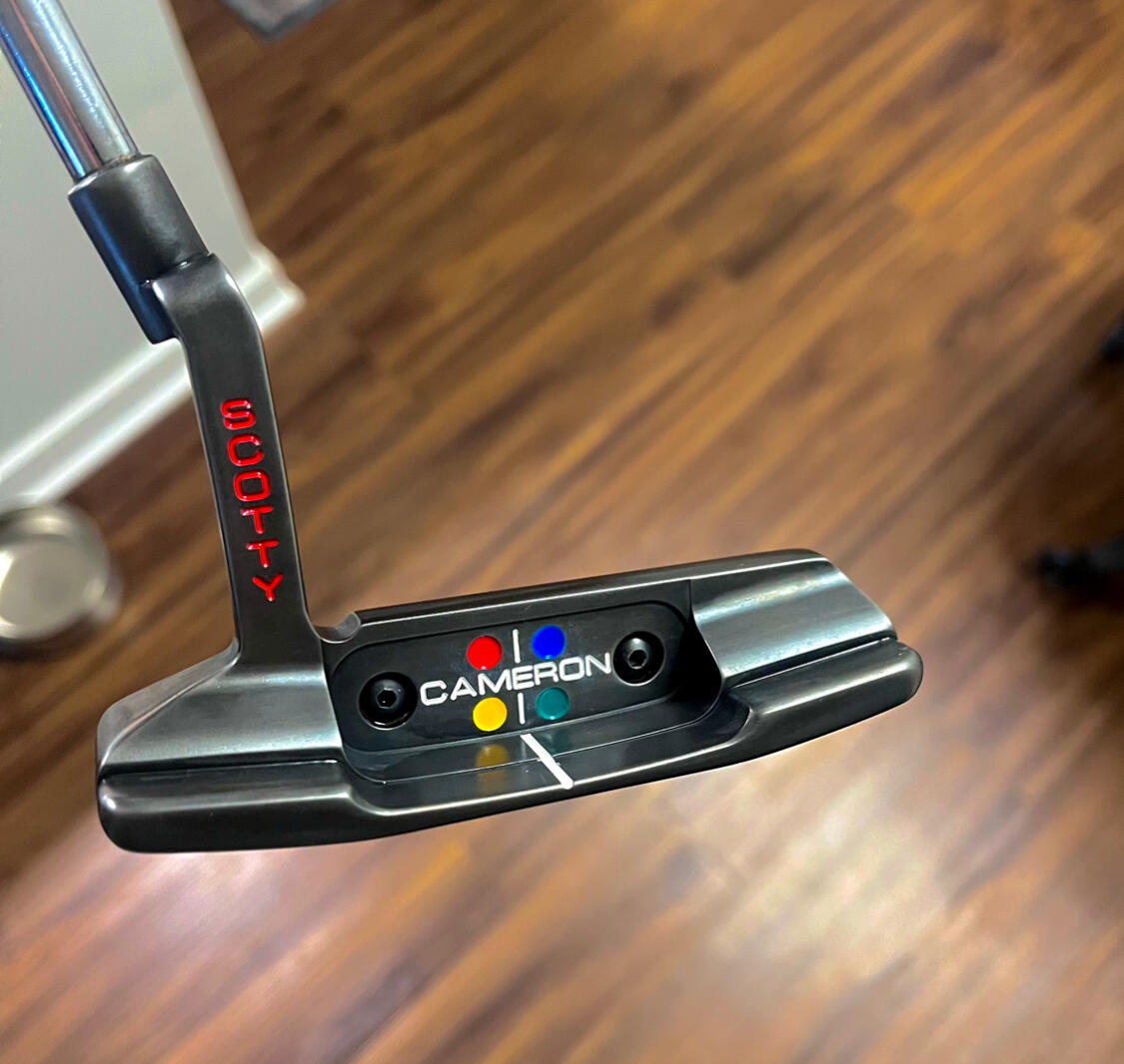 2005 Newport 2 Studio Style • Metallic black